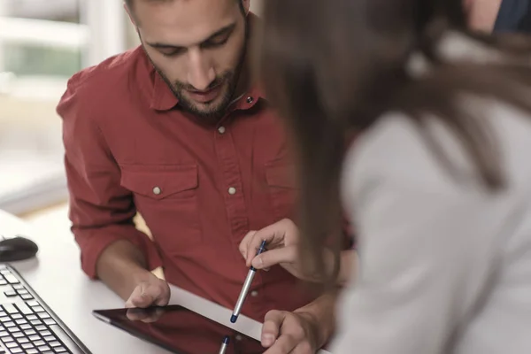 Colegas Trabajando Juntos Oficina Concepto Empresarial — Foto de Stock