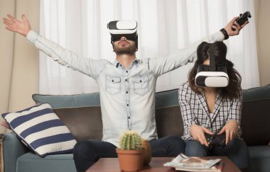 iskambil video spor sanal gerçeklik gözlük takan arkadaşlar