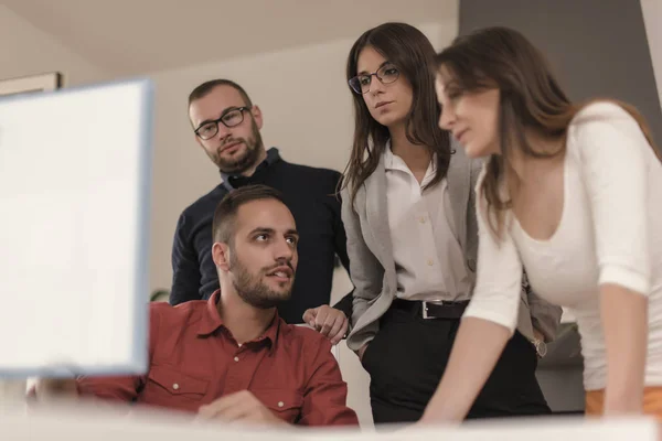 Colegas Trabajando Juntos Oficina Concepto Empresarial — Foto de Stock