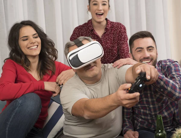 Freunde Spielen Videospiele Mit Virtual Reality Brille — Stockfoto