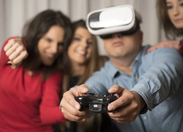 Freunde Spielen Videospiele Mit Virtual Reality Brille — Stockfoto