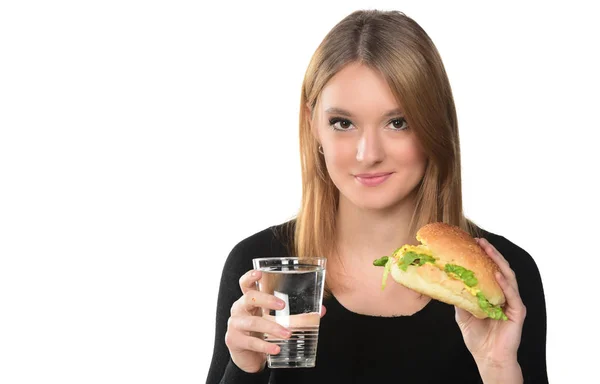 Портрет Красивої Молодої Дівчини Тримає Склянку Води Гамбургерів Білому Тлі — стокове фото