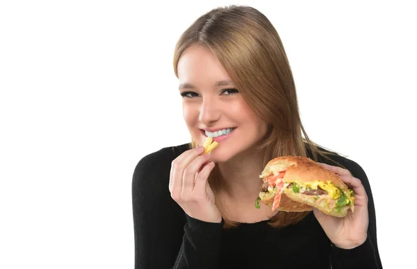 Retrato Uma Bela Menina Comendo Hambúrguer Fundo Branco — Fotografia de Stock