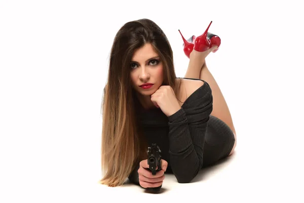 Vacker Kvinna Med Röd Höga Kullar Håller Pistol Isolerade — Stockfoto