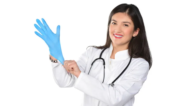 Ung Kvinnlig Läkare Att Sätta Handsken Isolerad Vit Bakgrund — Stockfoto
