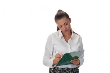 Güzel kadın Pano tutarak ve yazıyor. Beyaz arka plan üzerinde izole