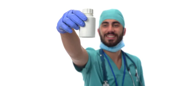 Médico Masculino Segurando Uma Garrafa Com Pílulas Isolado Sobre Fundo — Fotografia de Stock