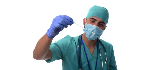 Αρσενικό Γιατρός Κρατάει Πατσαβούρα Και Σωλήνα Για Τεστ Dna — Φωτογραφία Αρχείου