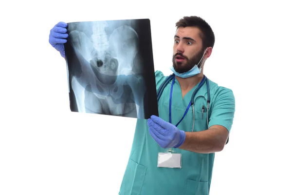 Чоловічий Радіолог Який Перевіряє Рентгенівські Промені Коксеоферомальної Кістки Ізольований Білому — стокове фото
