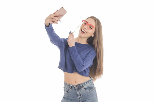 Gadis Cantik Mengambil Selfie Dengan Kacamata Kertas — Stok Foto