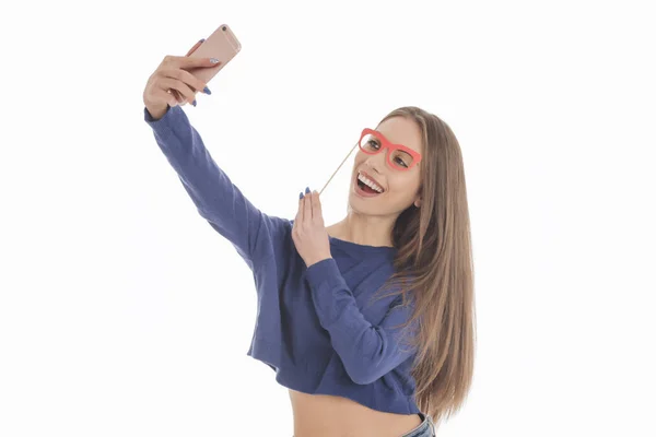Schönes Mädchen Macht Selfie Mit Papierbrille — Stockfoto
