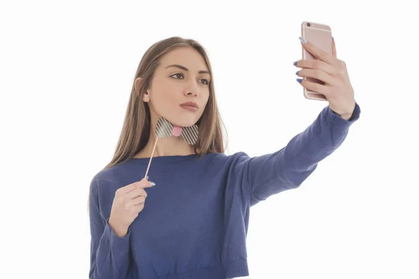 Hermosa Chica Tomando Selfie Con Corbata Lazo Papel — Foto de Stock