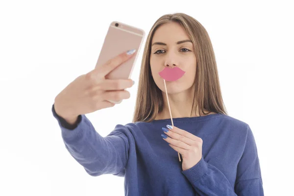 Schönes Mädchen Macht Selfie Mit Papierlippen — Stockfoto