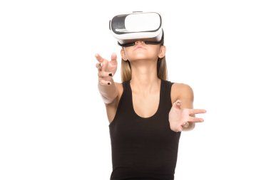 Sanal gerçeklik gözlüklü kadın. Geleceğin teknolojisi kavramı.