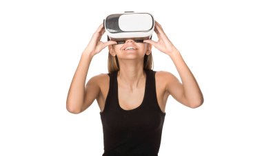 Sanal gerçeklik gözlüklü kadın. Geleceğin teknolojisi kavramı.