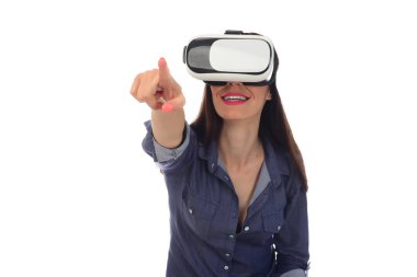 Sanal gerçeklik gözlüklü kadın. Geleceğin teknolojisi kavramı.