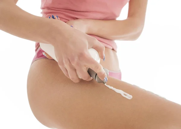 Kadın Kozmetik Krem Selülit Kalça Bacaklar Üzerinde Uygulama Beyaz Arka — Stok fotoğraf