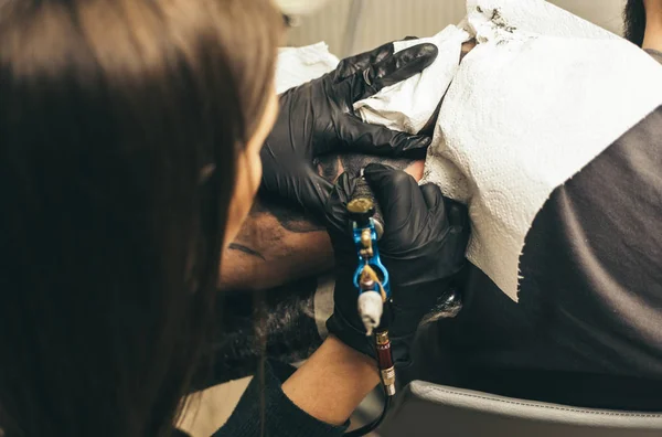 Tattoo Artist Makes Manicure Salon — Stock Photo, Image