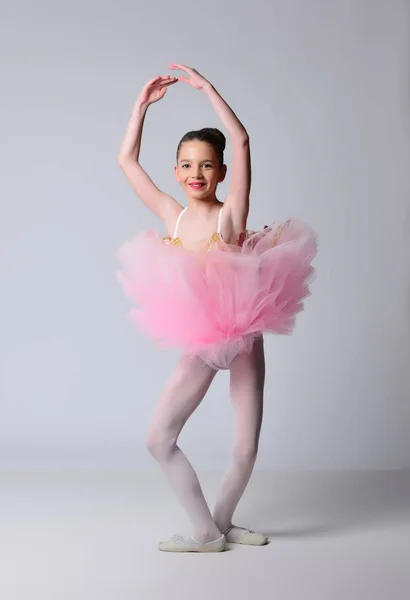 Krásná Dívka Baletku Pózuje Studiu — Stock fotografie