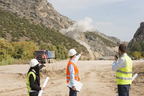 Ingenieros Obra Explosión Industrial Una Obra Construcción — Foto de Stock