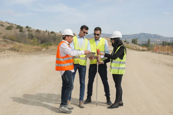 Ingenieure Auf Der Baustelle Industrielle Sprengungen Auf Einer Baustelle — Stockfoto