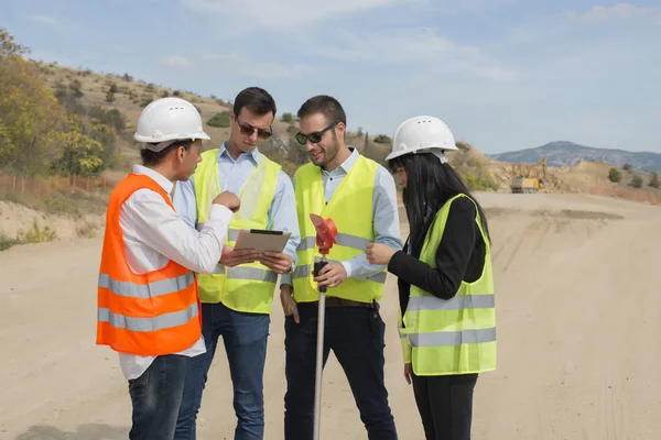 Ingenieure Auf Der Baustelle Industrielle Sprengungen Auf Einer Baustelle — Stockfoto