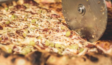 Taze iştah açıcı pizza, görünümü kadar yakın