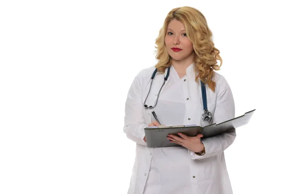 Kvinna Läkare Håller Ett Urklipp Isolerad Vit Bakgrund — Stockfoto