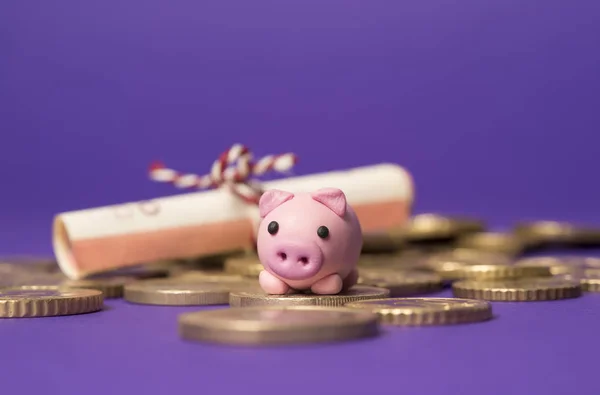 Besparingen Concept Micro Piggy Bank Euro Munten Geld Concept — Stockfoto