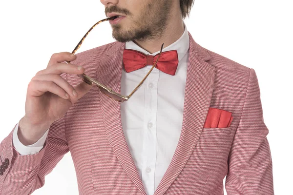 Studio beyaz arka plan üzerinde poz güzel moda yakışıklı adam