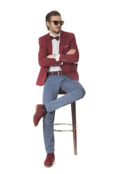 Schöne Modische Schöner Mann Posiert Studio Auf Weißem Hintergrund — Stockfoto