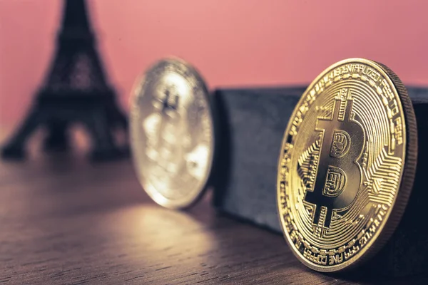 Double Exposure Bitcoins Digitalwährung Bitcoin Auf Dem Motherboard Oder Mit — Stockfoto