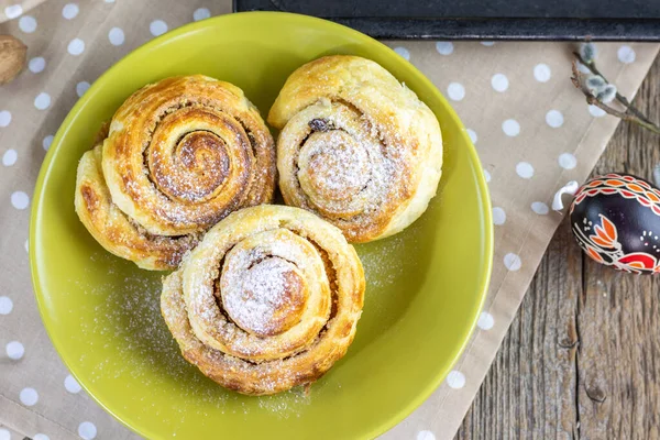 Caracol Croissant Brioche Doce Páscoa Com Recheio Passas Nozes Placa Fotos De Bancos De Imagens