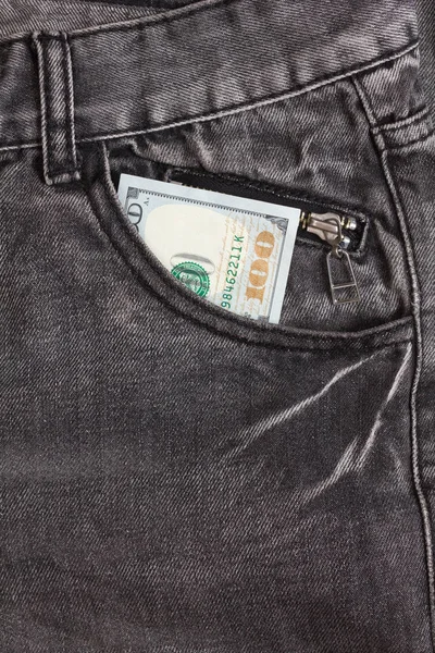 Hundra dollar bill inuti frontficka jeans — Stockfoto