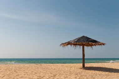 Deniz kıyısı plaj şemsiyesi