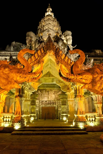 Kapı da fil başlı