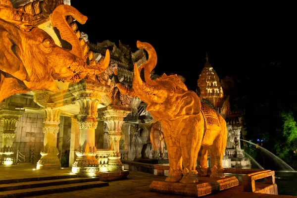 Kapı da fil başlı