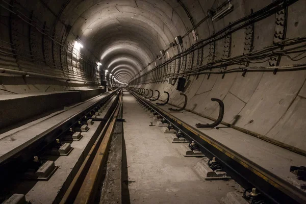 İnşaat altında derin metro tüneli