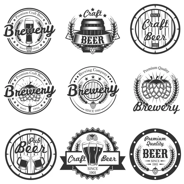 Conjunto vetorial de rótulos de cerveja artesanal vintage, crachás e logotipos —  Vetores de Stock