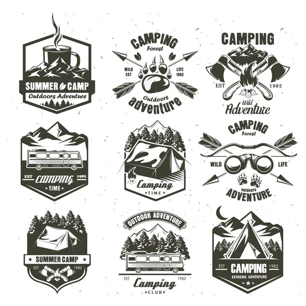Camping vintage logo conjunto, vector de ilustración monocromática — Vector de stock