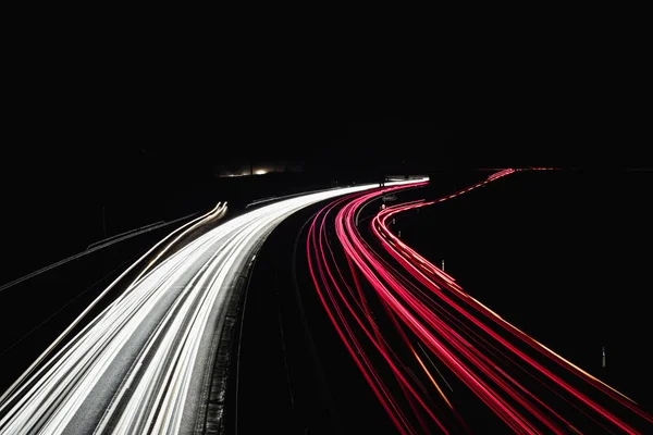 Highway bij nacht tijd blootstelling — Stockfoto