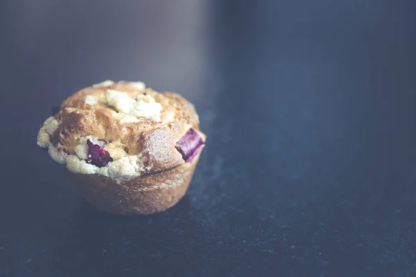 Küçük ev yapımı ravent muffin — Stok fotoğraf