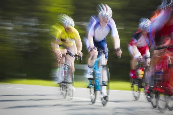 Змагання дорожні гоночні велосипеди — стокове фото