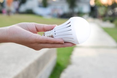 İnsan tasarrufu teknolojisi - aydınlatmalı LED ampul