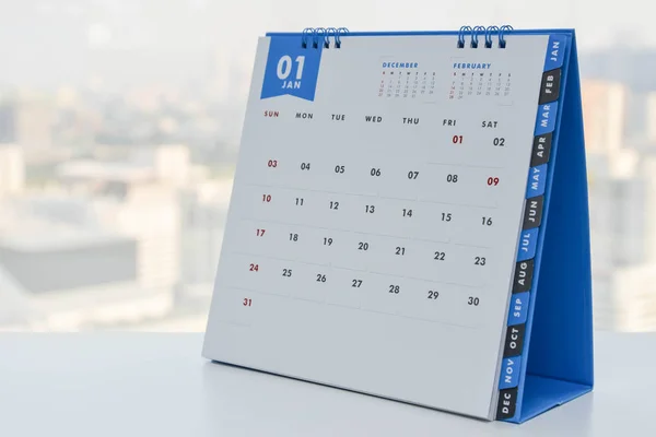 Fechar - Calendário de janeiro na tabela branca com vista para a cidade fundo — Fotografia de Stock