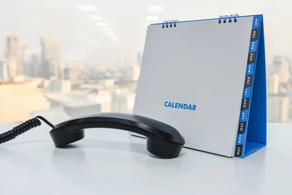 Telefone IP auscultador e calendário — Fotografia de Stock