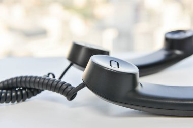 Telefon cep telefonu hattı sarmal - konferans araması kavramı