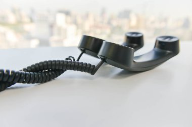 Telefon cep telefonu hattı sarmal - konferans araması kavramı