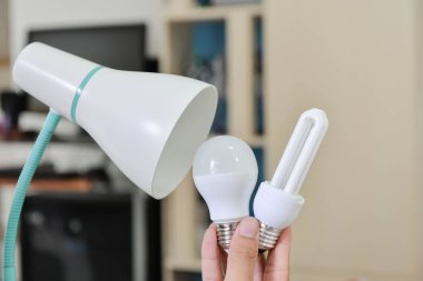 LED ampul - lamba ile kullanmak için seçim Ampul ampul Led Ampul ampul seçme için kavram enerji tasarrufu lambası yüklemek için değiştirme