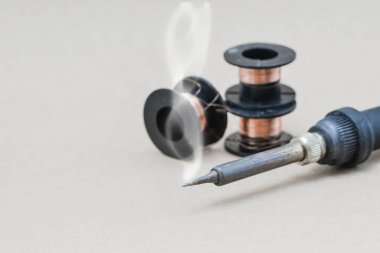 Havya ile duman ve bakır tel